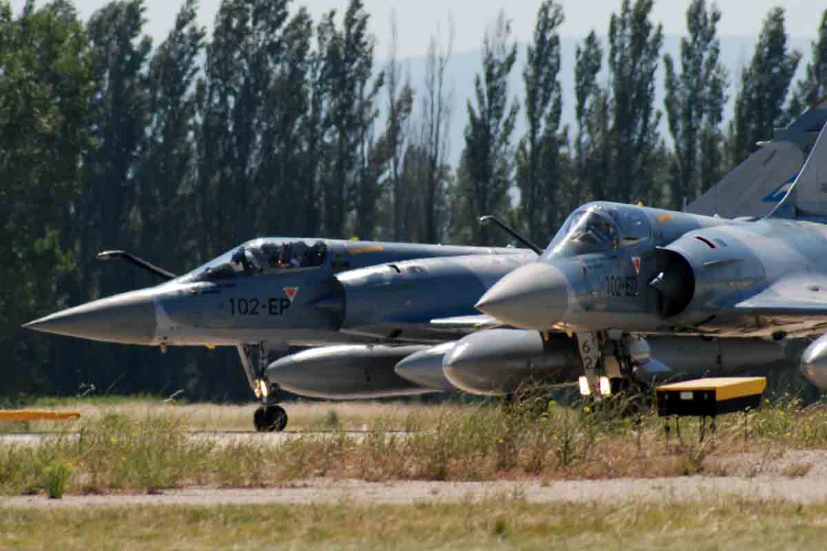 due M.2000-5F del Groupe de Chasse GC 1/2 pronti per un decollo in coppia f.af M.2000x2 decollo